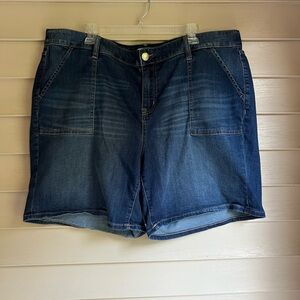 Lane Bryant Mid Rise Girlfriend Shorts Size 20